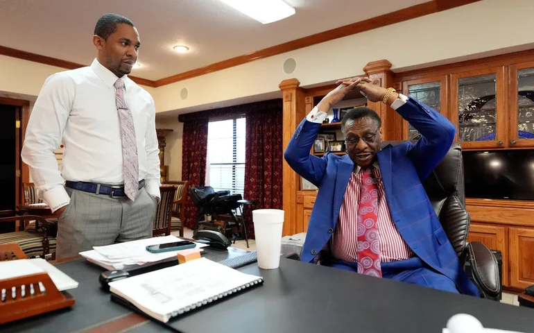 Afro-americanos enfrentam uma nova luta por representatividade racial após decisão dos juízes sobre a Lei dos Direitos de Voto