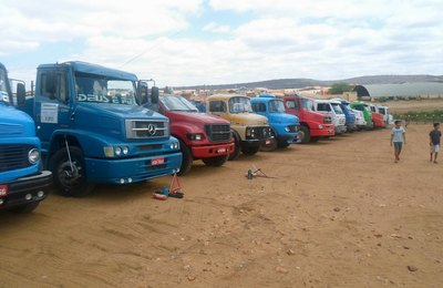 Renan Filho cobra liberação de recursos aos 'pipeiros' contratados pelo Exército