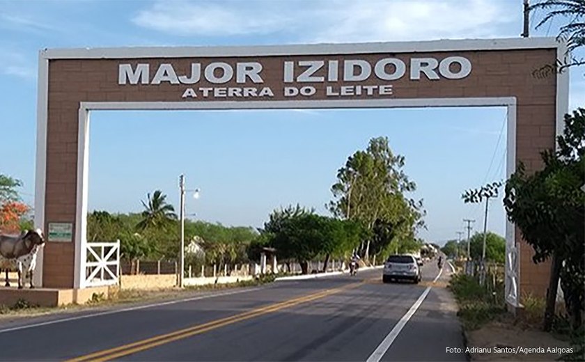 Governo de Alagoas leva água para comunidade em Major Izidoro