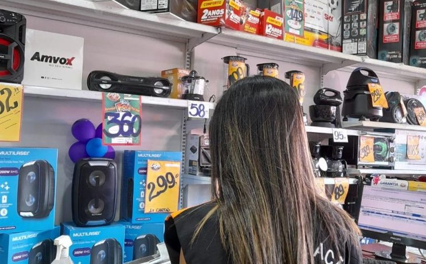 Procon Maceió alerta consumidores sobre as compras por impulso