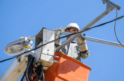 Prefeitura segue com manutenção da iluminação pública