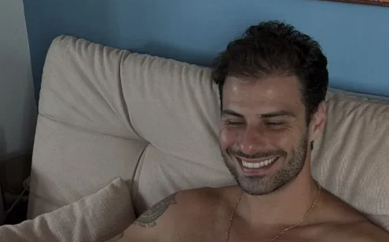 Ator Lucas Malvacini é hospitalizado após ataque de ácaros em viagem pela Indonésia: 'Fui devorado por eles'