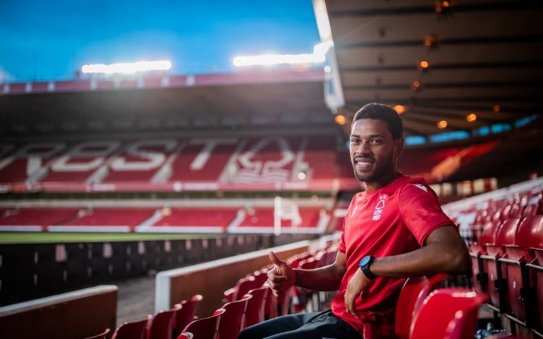 Nottingham Forest confirma contratação do lateral brasileiro Renan Lodi