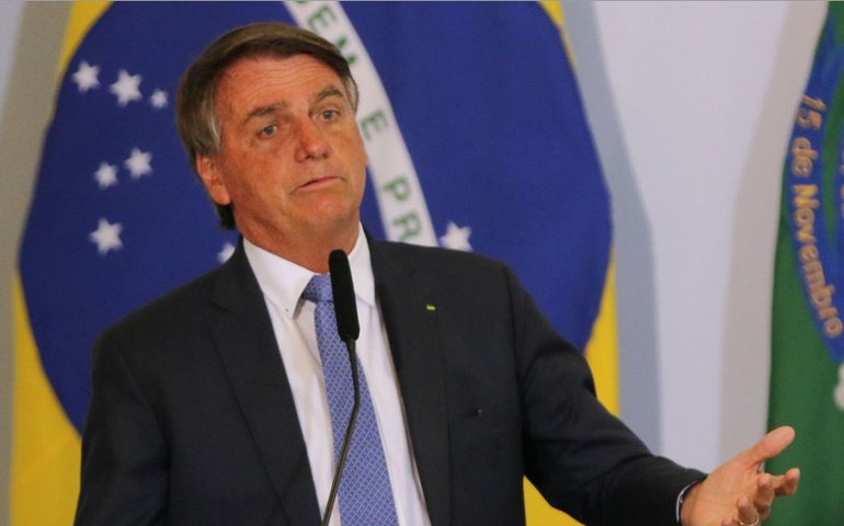 Bolsonaro afirma que vai &#8216;para cima&#8217; de quem aumentar combustíveis