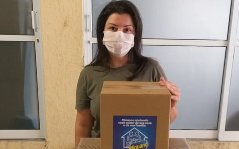 Voluntariado Einstein doa roupas e acessórios para pacientes com coronavírus