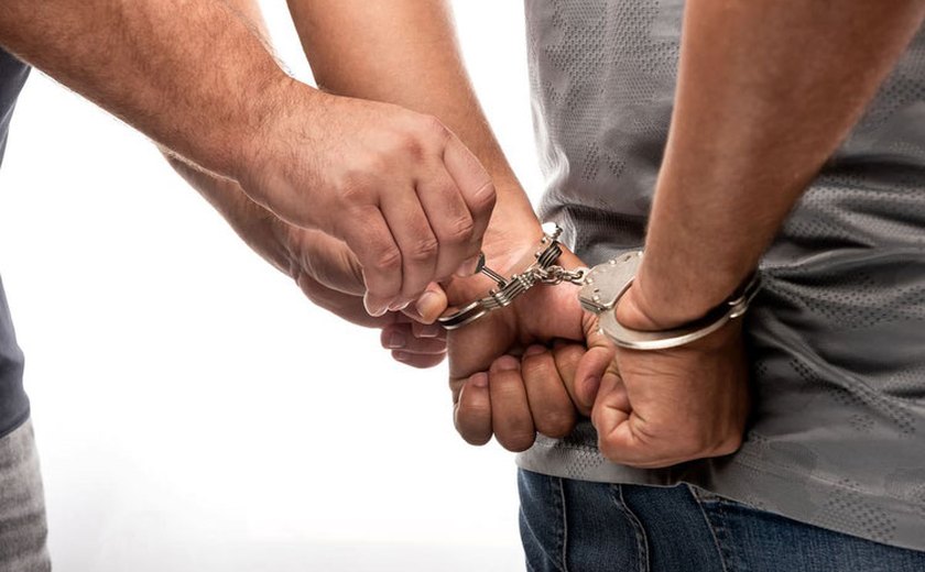 DEIC prende jovem em cumprimento a mandado de prisão em Maceió