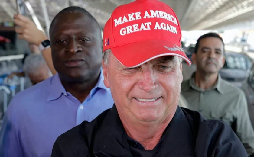 Bolsonaro diz que Trump apoiava sua reeleição e afirma estar pronto para retomar atividades