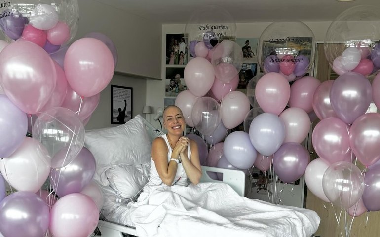 Fabiana Justus celebra recuperação com festa em hospital após transplante de medula óssea