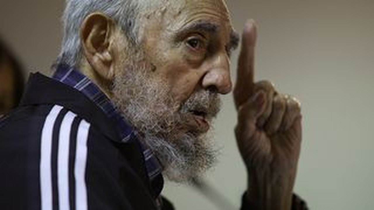 Fidel Castro diz não ter confiança nos Estados Unidos mas apoia solução pacífica