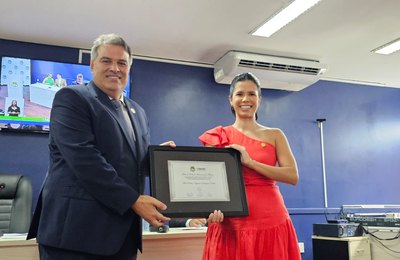 Delegada Teila Rocha recebe título de cidadã honorária de Maceió