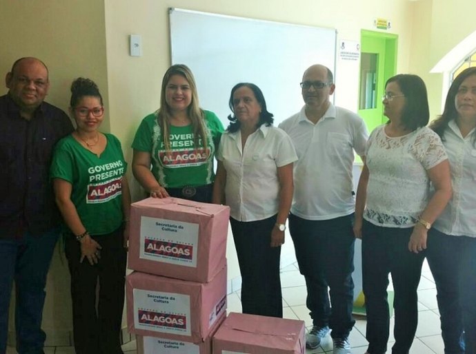 Secretaria de Cultura entrega 500 livros para bibliotecas municipais