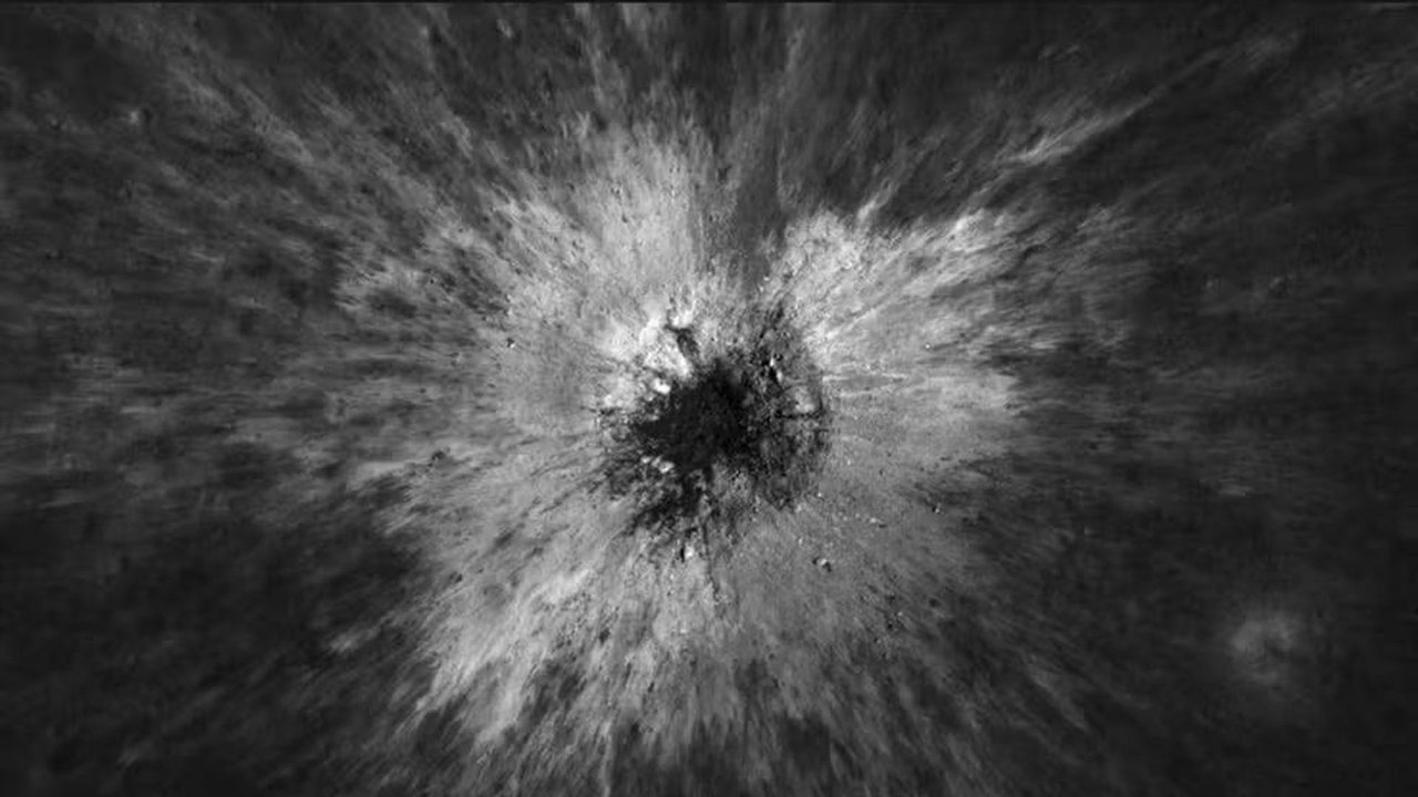 NASA identifica cratera recente na Lua após colisão de objeto espacial