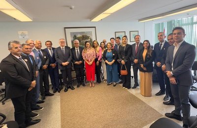 Em Brasília, prefeita ﻿Ângela Vanessa anuncia obra de pavimentação asfáltica de acesso ﻿a Usina Serra Grande