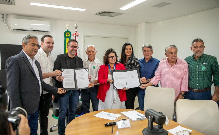 Governador de Alagoas assina medidas para impulsionar setor leiteiro do estado