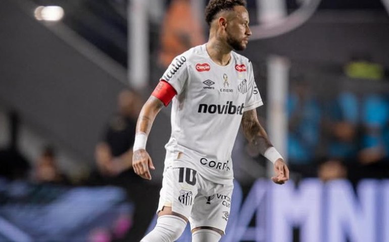 Neymar acerta a trave no empate sem gols do Santos com o Coritiba pela Copa do Brasil