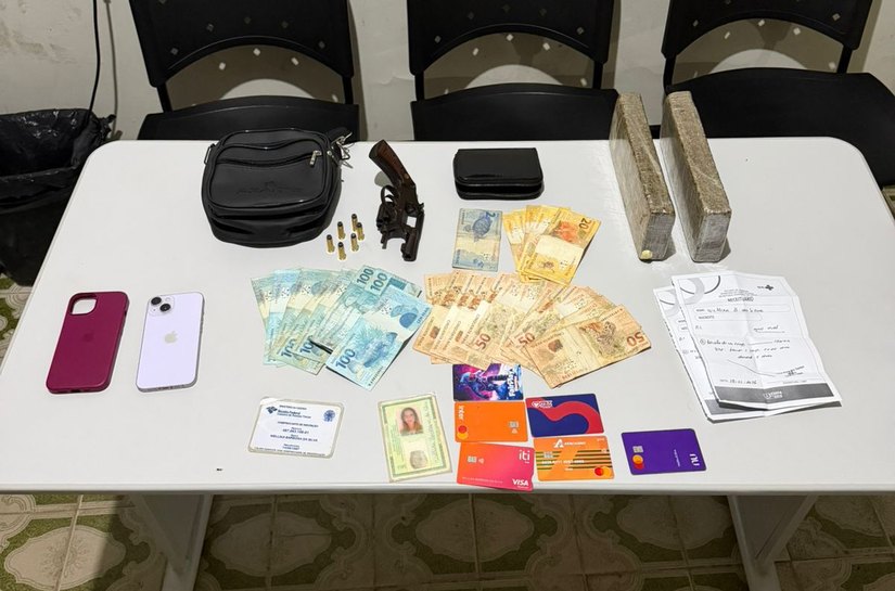 Duas mulheres são presas com arma e 1,4 kg de maconha em Arapiraca