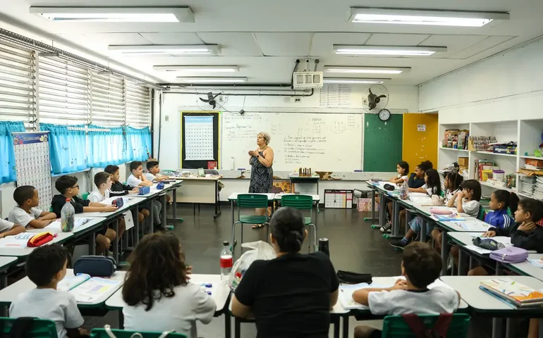 Inclusão de professores da educação infantil no magistério vai à sanção presidencial