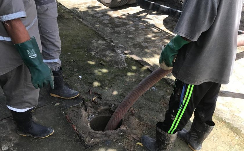 Prefeitura de Branquinha realiza mais uma ação de desobstrução da rede de esgoto