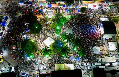 Show de Pablo do Arrocha lota Praça de Palmeira em comemoração ao dia das mães e dos trabalhadores
