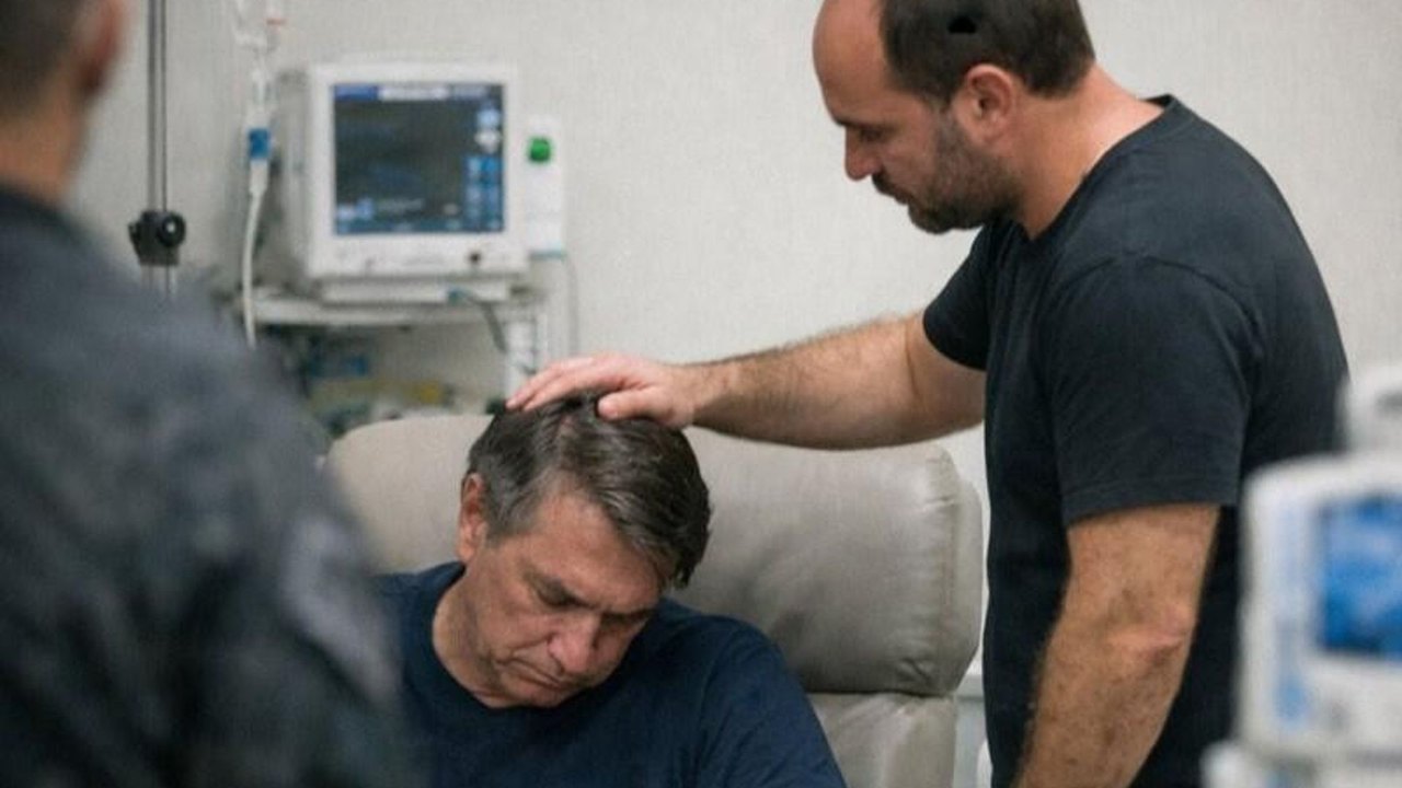 Moraes autoriza visitas de Carlos e Jair Renan a Bolsonaro, mas Flávio continua impedido