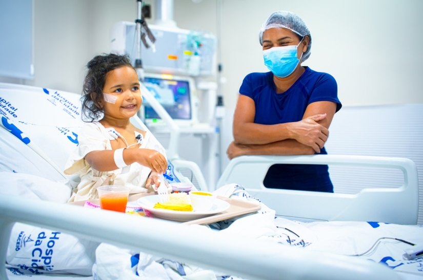 UTI pediátrica do Hospital da Cidade transforma rotina hospitalar em celebração na Semana da Criança