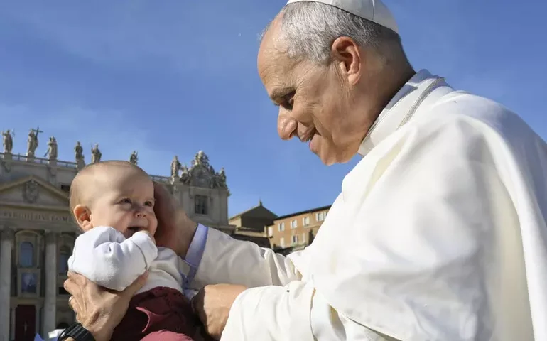 Papa Leão XIV diz que escolas promovem 'esperança' entre jovens