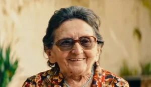 A atriz Tânia Maria como Dona Sebastiana em "O Agente Secreto" / Foto: reprodução
