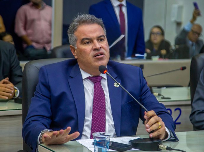 Samyr Malta homenageia Edlúcio Donato em sessão da Câmara  de Maceió