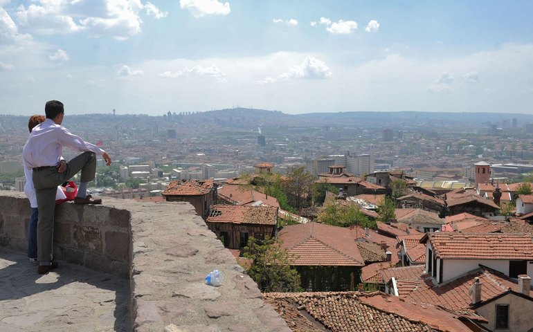 Oficial turco: Turquia é pronta para mediar conversas de Ucrânia, mas há falta de sinais para elas