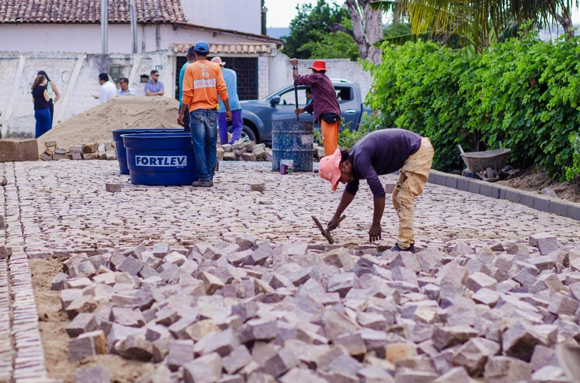 Prefeita Tia Júlia autoriza retomada das obras no José Maia Costa, em Palmeira