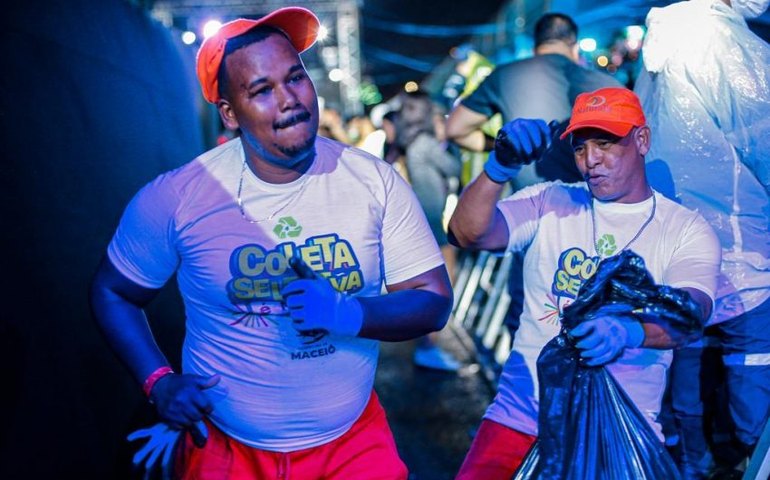 Garis da Prefeitura dão show na limpeza e organização do maior São João do litoral