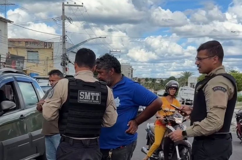 SMTT de Delmiro Gouveia atua em colisão de trânsito no Centro