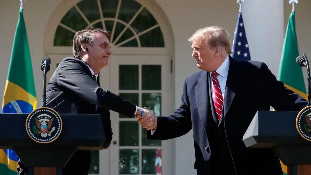 Trump critica tratamento dado a Bolsonaro e fala em 'perseguição política'