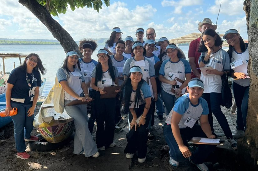 Aprendizes da Naturalle iniciam projeto socioambiental com visita ao Pontal da Barra