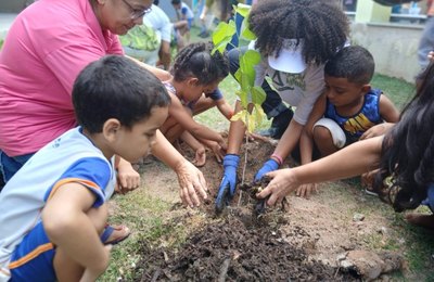 Alurb realiza atividades sustentáveis no Gigantinhos da Chã da Jaqueira