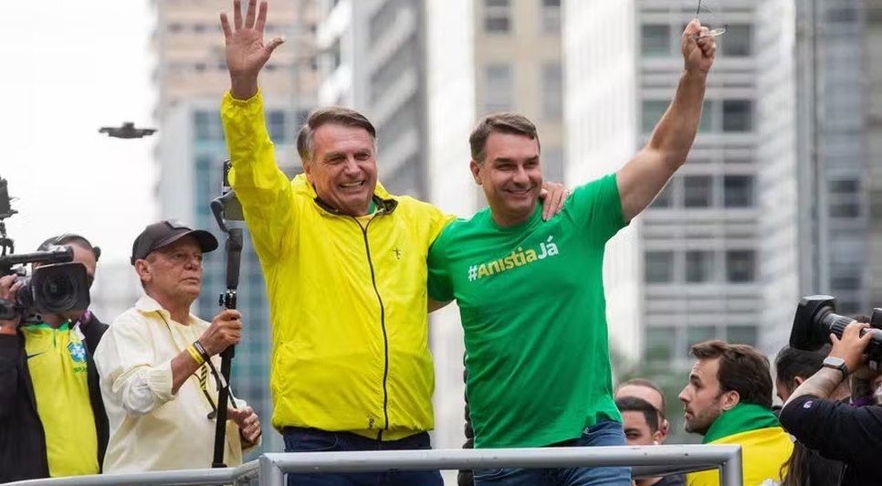 Flávio diz que objetivo de prisão foi "separar um pai de um filho"