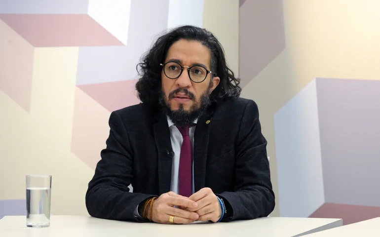 Justiça de SP determina que Jean Wyllys apague posts sobre Marcos do Val após briga na CPI da Covid