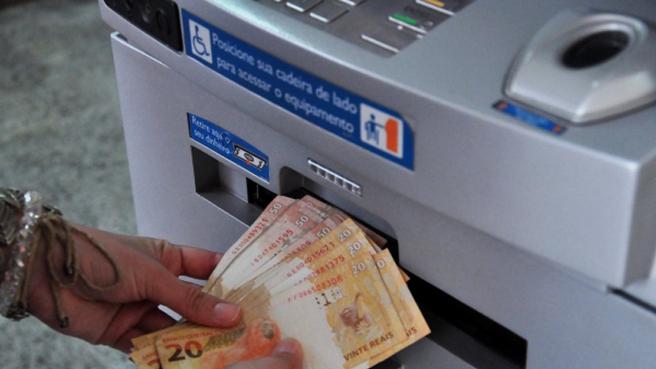 Primeira faixa salarial será paga nesta quarta-feira (31)