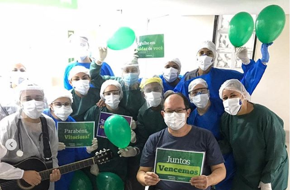 medico recebe alta