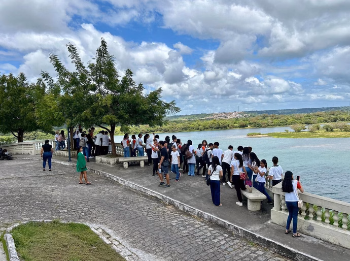 Turismo do Saber leva alunos a uma imersão prática no patrimônio e na preservação ambiental de Penedo