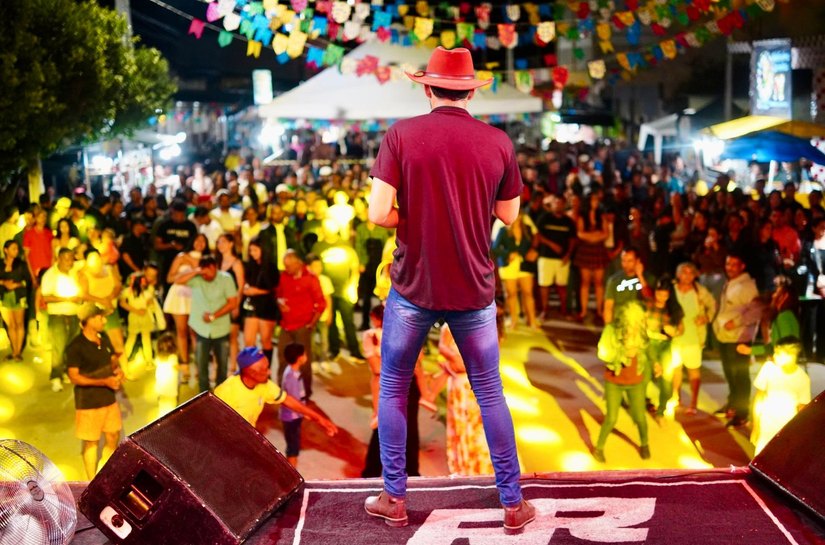 Apresentações de Dudu Vaqueiro e Banda Xamego de Menina fazem sucesso na segunda noite do São João do Povo