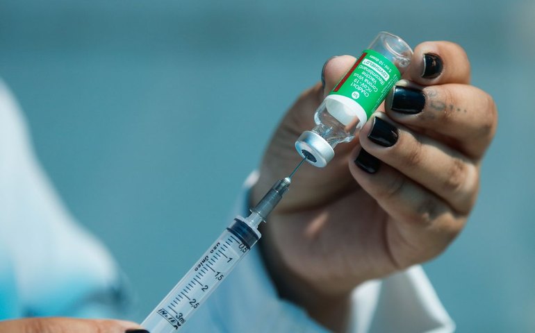 Governo federal lança programa contra desinformação sobre vacinas