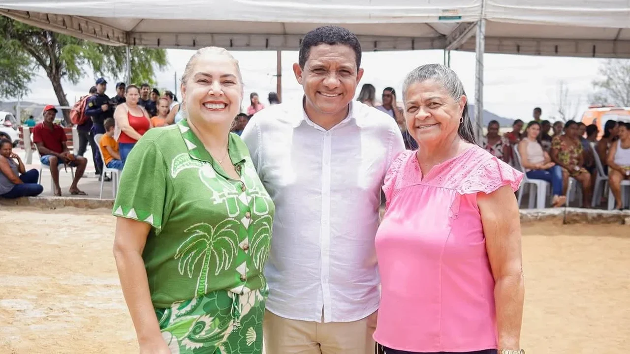 Contrariado, ex-prefeito manda demitir filha de vice-prefeita de Palmeira