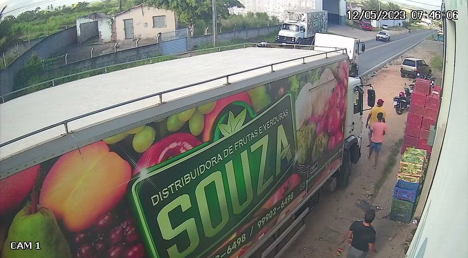 Vídeo mostra colisão entre caminhões e mais dois veículos em Itabaiana.jpg