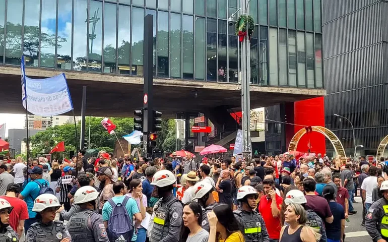 Ato na Paulista reúne protestos contra Congresso, Hugo Motta e PL da Dosimetria