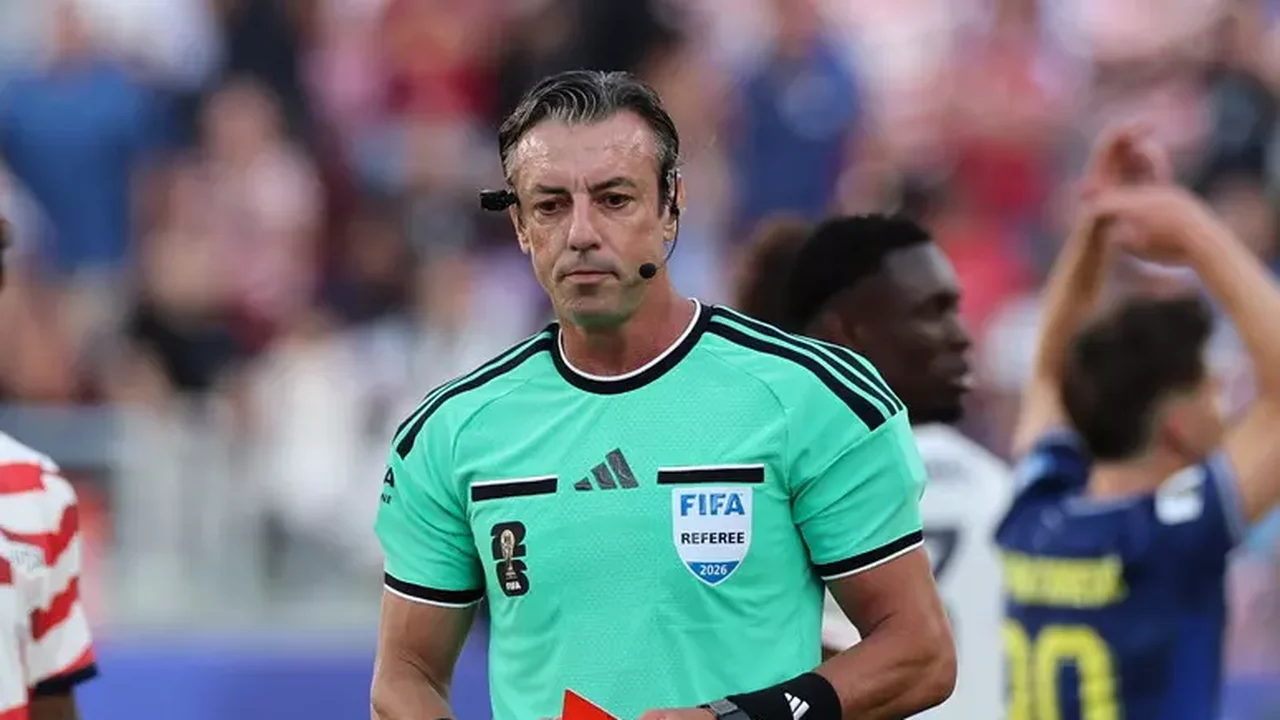 Chefe de arbitragem da Fifa defende Raphael Claus após críticas de Trump