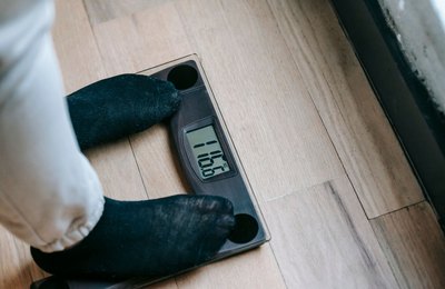 IMC sozinho não basta para diagnosticar obesidade, aponta estudo; médica explica o que o índice mede e o que deixa de fora