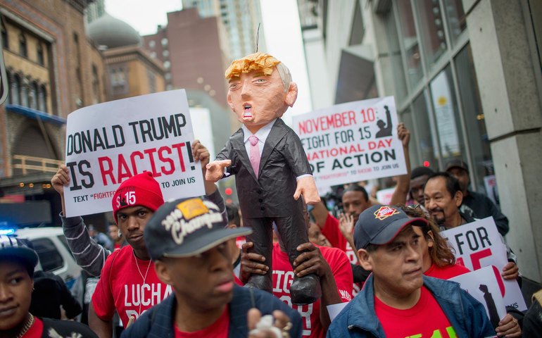 Manifestantes anti-Trump são presos em NY; Michigan e Arizona têm atos pró-Trump