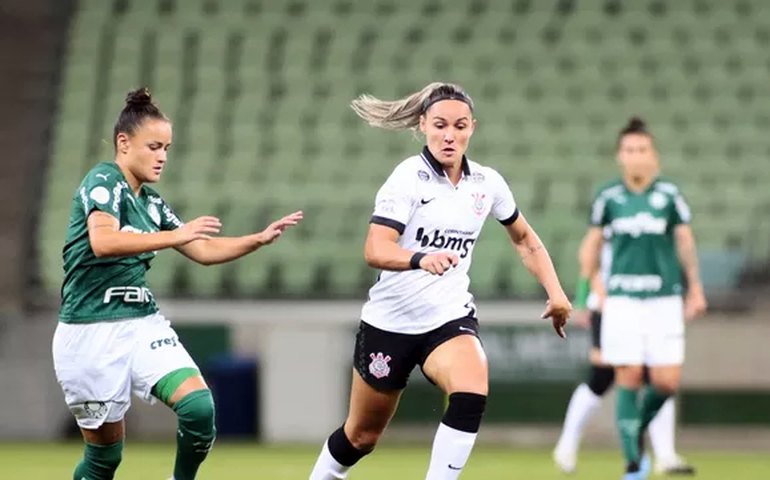 Palmeiras bate Corinthians, quebra tabu e dispara na ponta do Brasileiro Feminino