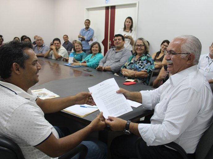 Rogério dá posse ao novo Conselho Municipal de Saúde de Arapiraca
